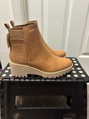 Women’s Tan Platform Chelsea Booties with Chunky Sole